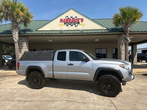 Used 2020 Toyota Tacoma SR w/ SX Package RWD image 1