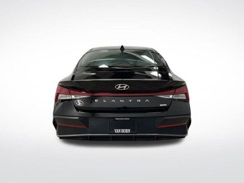 Used 2024 Hyundai Elantra Limited image 15