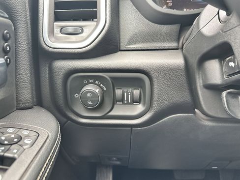 Used 2025 RAM 2500 Laramie AWD/4WD image 23