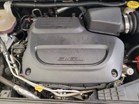Used 2021 Chrysler Voyager Lxi FWD image 30