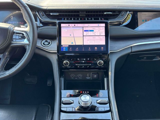Used 2024 Jeep Grand Cherokee Overland w/ Advanced Protech Group III AWD/4WD image 30