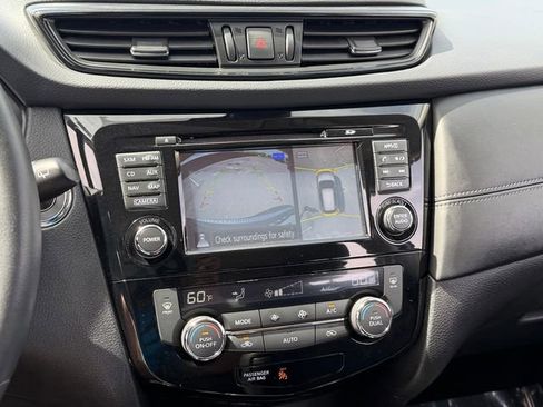Used 2017 Nissan Rogue SL image 19