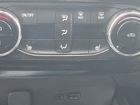 Used 2024 Chevrolet Trax LT w/ Driver Confidence Package FWD image 19