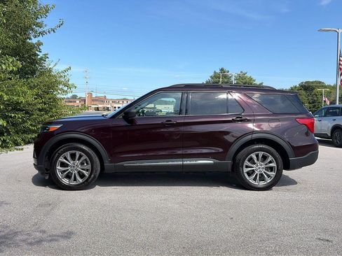 Used 2023 Ford Explorer XLT w/ Equipment Group 202A AWD/4WD image 2