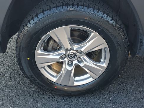 Certified 2022 Toyota RAV4 XLE AWD/4WD image 6
