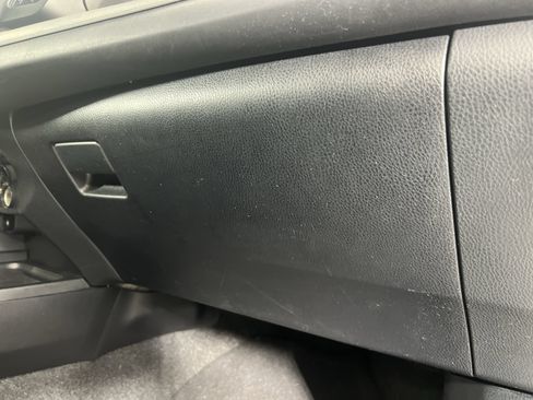 Used 2018 Toyota RAV4 LE FWD image 34