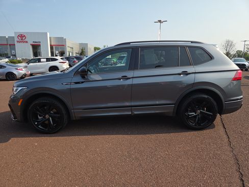 Used 2024 Volkswagen Tiguan SE R-Line AWD/4WD image 6