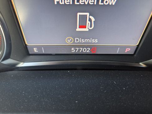 Certified 2023 GMC Acadia SLT FWD image 25