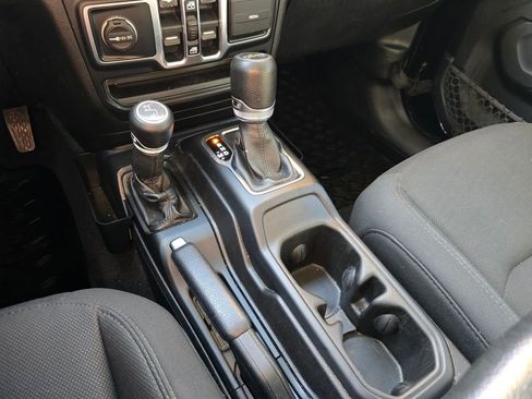 Used 2019 Jeep Wrangler Unlimited Sport S image 24