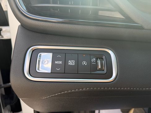 Used 2025 Buick Enclave Sport Touring w/ Power Package FWD image 21