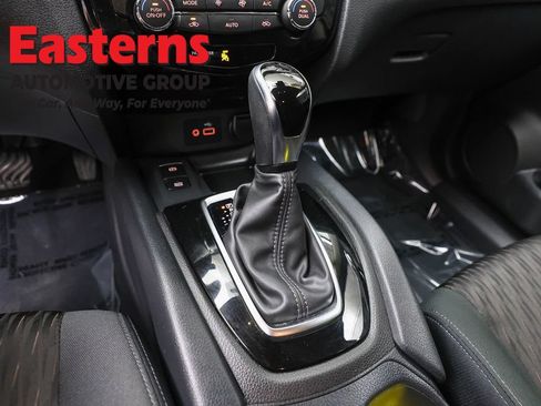 Used 2020 Nissan Rogue SV w/ Premium Package AWD/4WD image 13