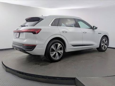 Used 2024 Audi Q8 e-tron Premium Plus w/ Premium Plus Package AWD/4WD image 8