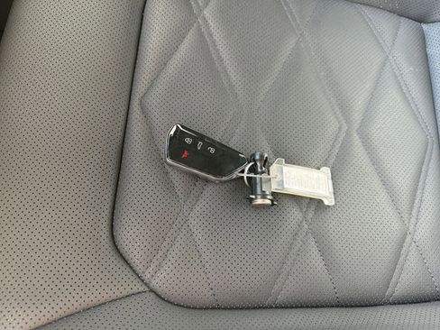 Used 2025 Volkswagen Atlas Cross Sport SE image 21