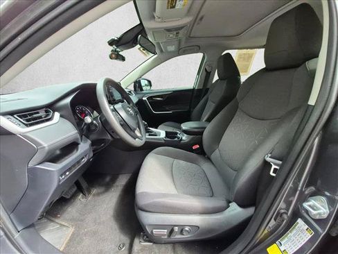 Used 2020 Toyota RAV4 XLE w/ Convenience Package FWD image 17