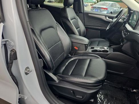 Certified 2025 Ford Escape Platinum AWD/4WD image 34