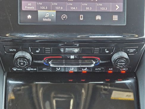 Used 2025 Jeep Grand Cherokee Altitude AWD/4WD image 25