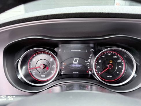Used 2023 Dodge Charger R/T w/ Technology Group image 15