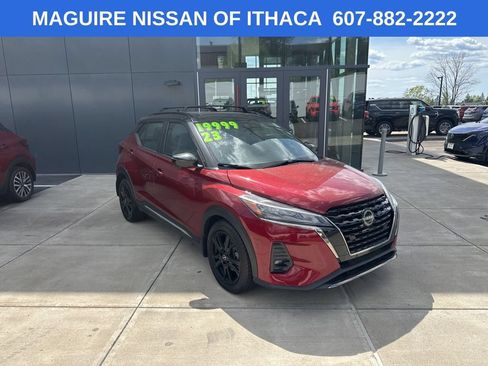 Used 2023 Nissan Kicks SR w/ SR Premium Package FWD image 3