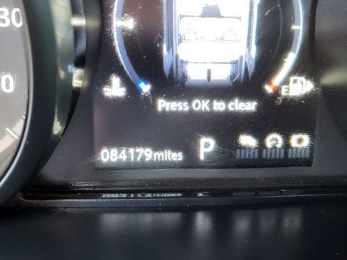 Used 2018 Land Rover Discovery Sport HSE image 31