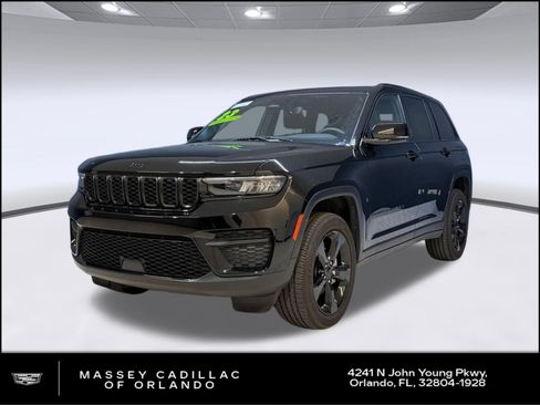 Used 2023 Jeep Grand Cherokee Altitude AWD/4WD image 1