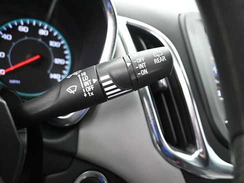 Used 2023 Chevrolet Equinox LS AWD/4WD image 16