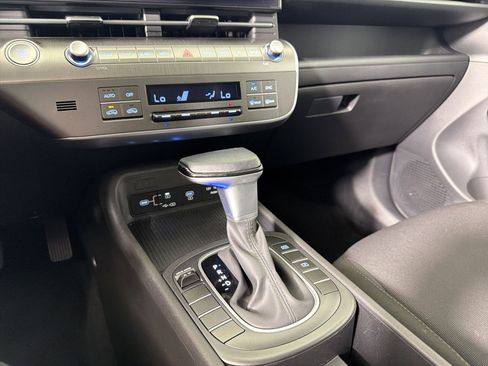 Used 2025 Hyundai Kona SEL FWD image 17