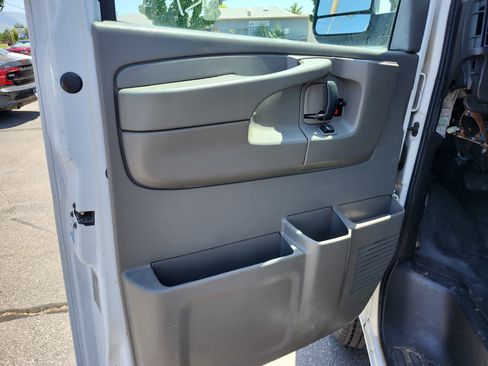 Used 2015 Chevrolet Express 3500 Extended RWD image 15
