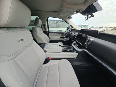 Used 2025 Ford Expedition Platinum image 15