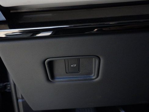 Used 2023 Land Rover Range Rover Sport SE image 41