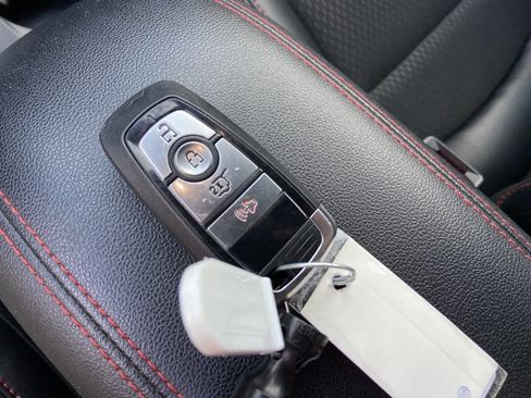 Used 2025 Ford Escape ST-Line AWD/4WD image 33