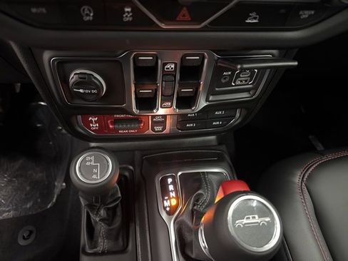 New 2025 Jeep Gladiator Rubicon w/ Convenience Group image 11