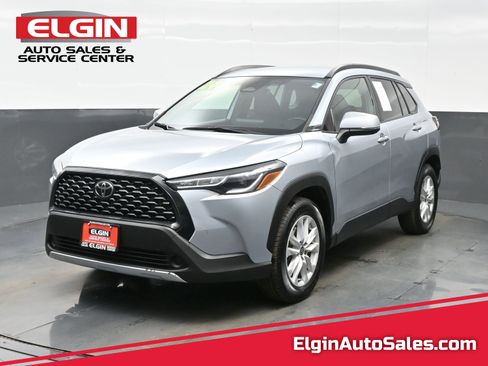 Used 2024 Toyota Corolla Cross LE image 1