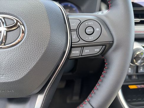 Used 2025 Toyota RAV4 XSE w/ Weather Package AWD/4WD image 19
