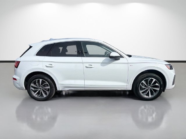 Used 2023 Audi Q5 2.0T Premium w/ Convenience Package AWD/4WD image 2