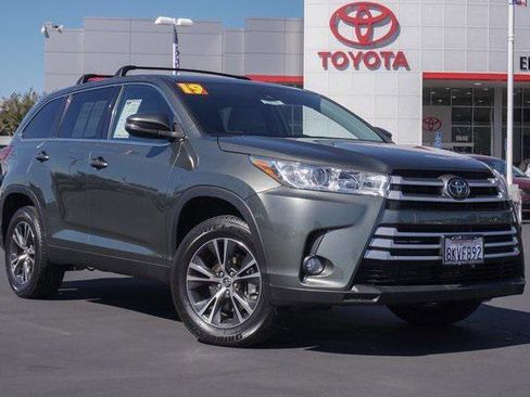 Certified 2019 Toyota Highlander Plus FWD image 2