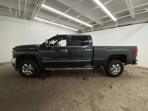 Used 2019 GMC Sierra 2500 SLT w/ Duramax Plus Package image 3