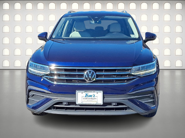 Used 2023 Volkswagen Tiguan SE FWD image 2