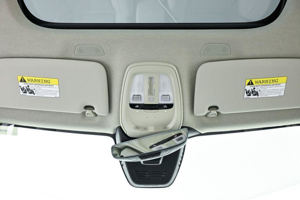 Used 2026 Volvo XC40 B5 Plus w/ Protection Package Premier AWD/4WD image 18
