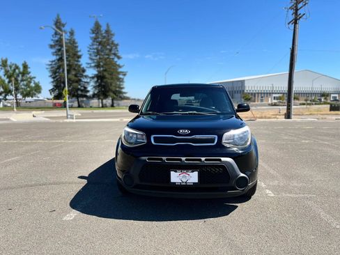 Used 2015 Kia Soul FWD image 2
