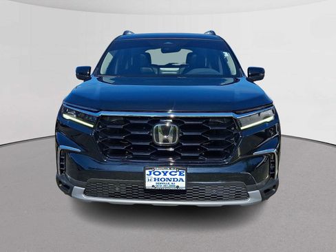 Certified 2025 Honda Pilot Touring image 3