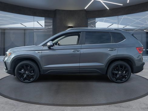 Used 2022 Volkswagen Taos SE image 3