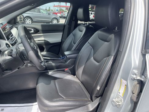 Used 2024 Jeep Compass Limited image 19