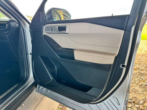 Used 2020 Ford Explorer Limited RWD image 28