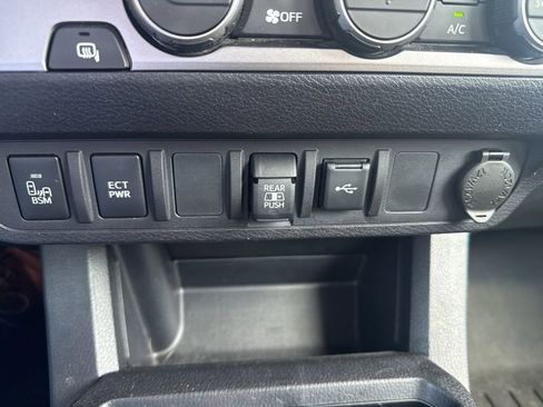 Used 2022 Toyota Tacoma SR5 w/ Technology Package image 26