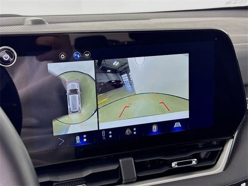 Used 2025 Chevrolet Equinox LT w/ Convenience Package II image 16