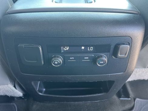 Used 2018 Chevrolet Suburban LT AWD/4WD image 40