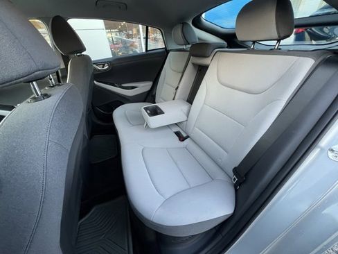Used 2022 Hyundai Ioniq SE image 17