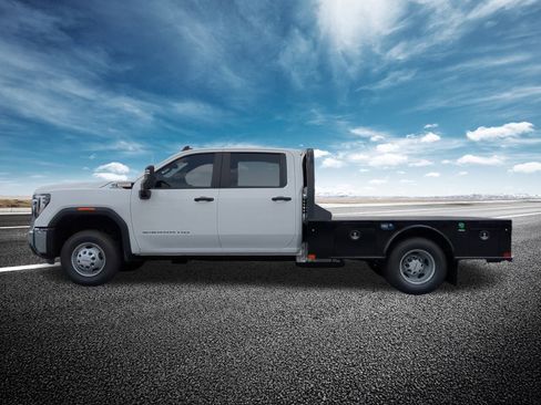 Used 2025 GMC Sierra 3500 Pro w/ Convenience Package image 23