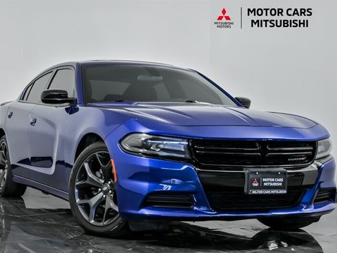 Used 2020 Dodge Charger SXT w/ Blacktop Package RWD image 1