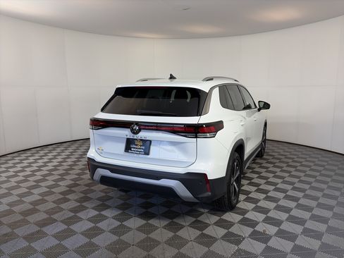 Used 2025 Volkswagen Tiguan SE image 10